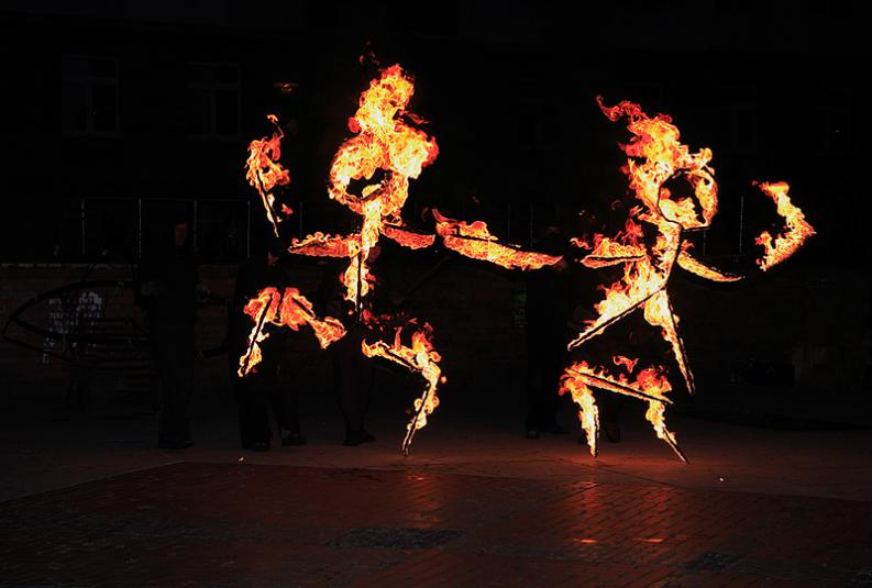 Teatr Divaldo kvelb w spektaklu "A-blaze". Gliwice sierpień 2008. Ognisty taniec