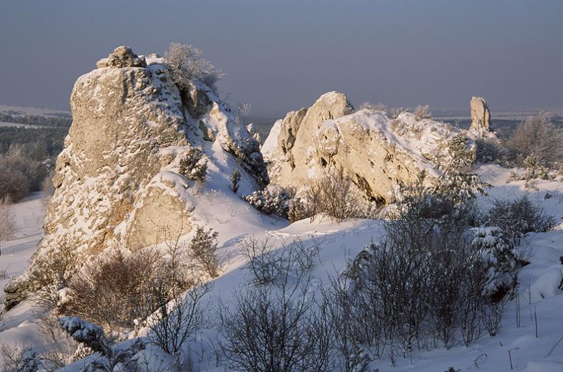 Jura- Rzędkowice w zimowej szacie. Swiatłem wydobyte