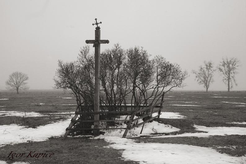 Roztopy zimowe z krzyżem.