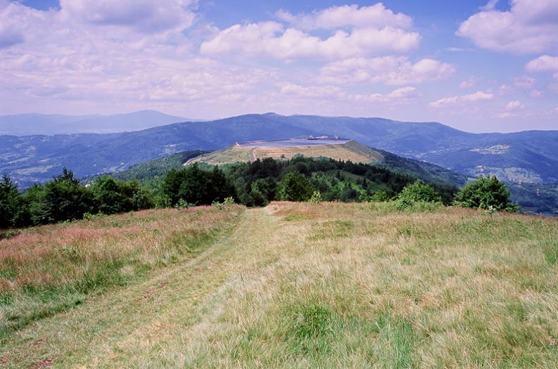 Żarnowiec. Beskidy. Góry. Wulkan?