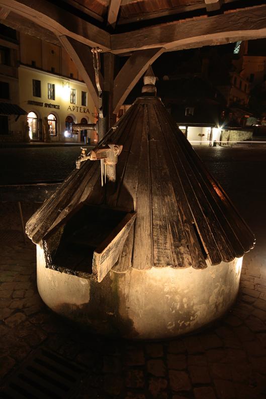 Kazimierz Dolny - studnia - rynek