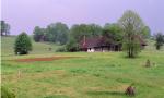 Słowacja. Beskidy. Góry. Siedlisko w zieleni schowane
